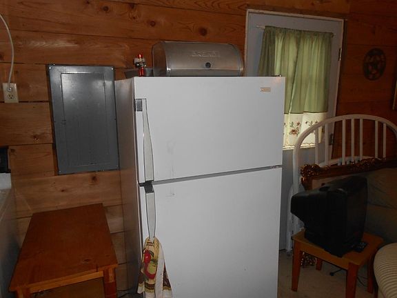 5th image of 137 Thorn Ln