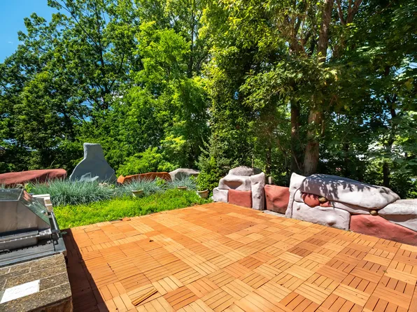 6015 Independence Avenue image 71 of 85