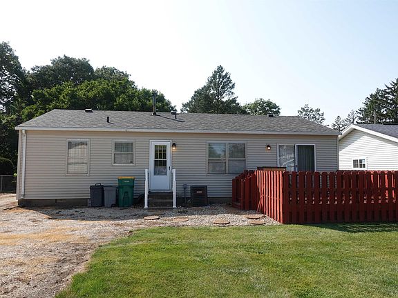 3rd image of 419 Lawrence Ave