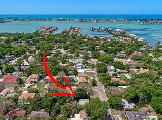 363 Foster Ln, Belleair, FL 33756