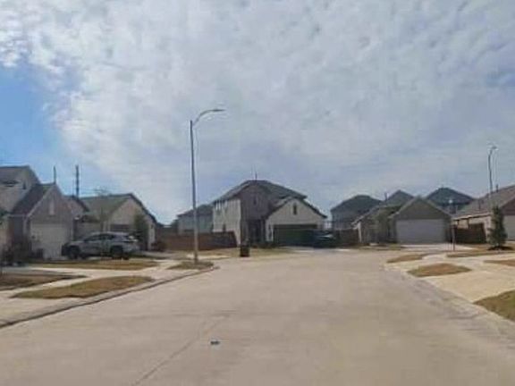 Exterior Neighborhood (street photo)