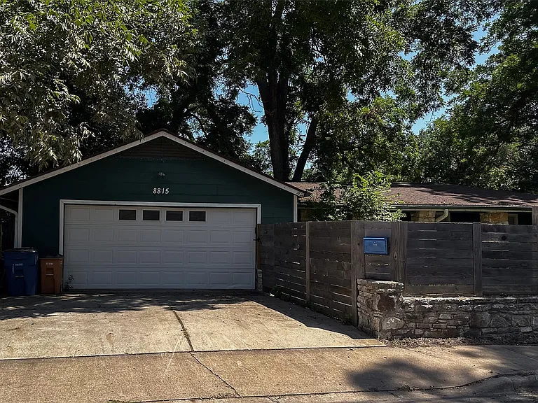 8815 Georgian Dr #B — Photo 2