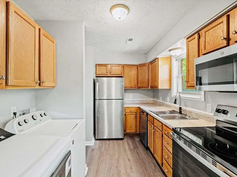 3500 Warwick Dr #27 — Photo 7