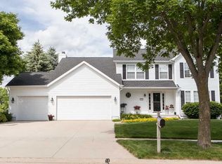 7328 Hampshire Dr NE, Cedar Rapids, IA 52402
