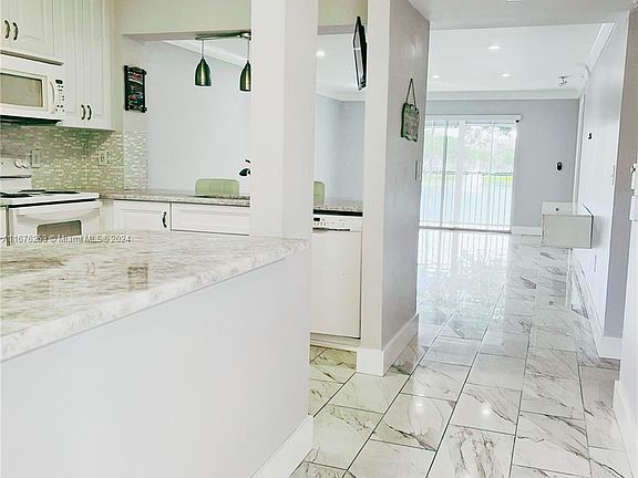 2nd image of 9525 Weldon Cir APT H208