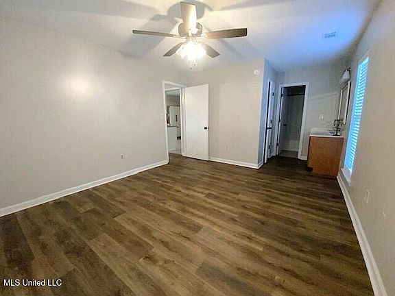 5th image of 8103 Long Branch Dr N