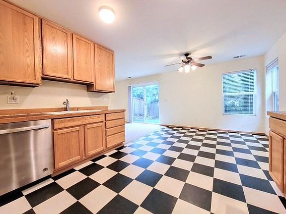 5th image of 2122 249th Pl SE