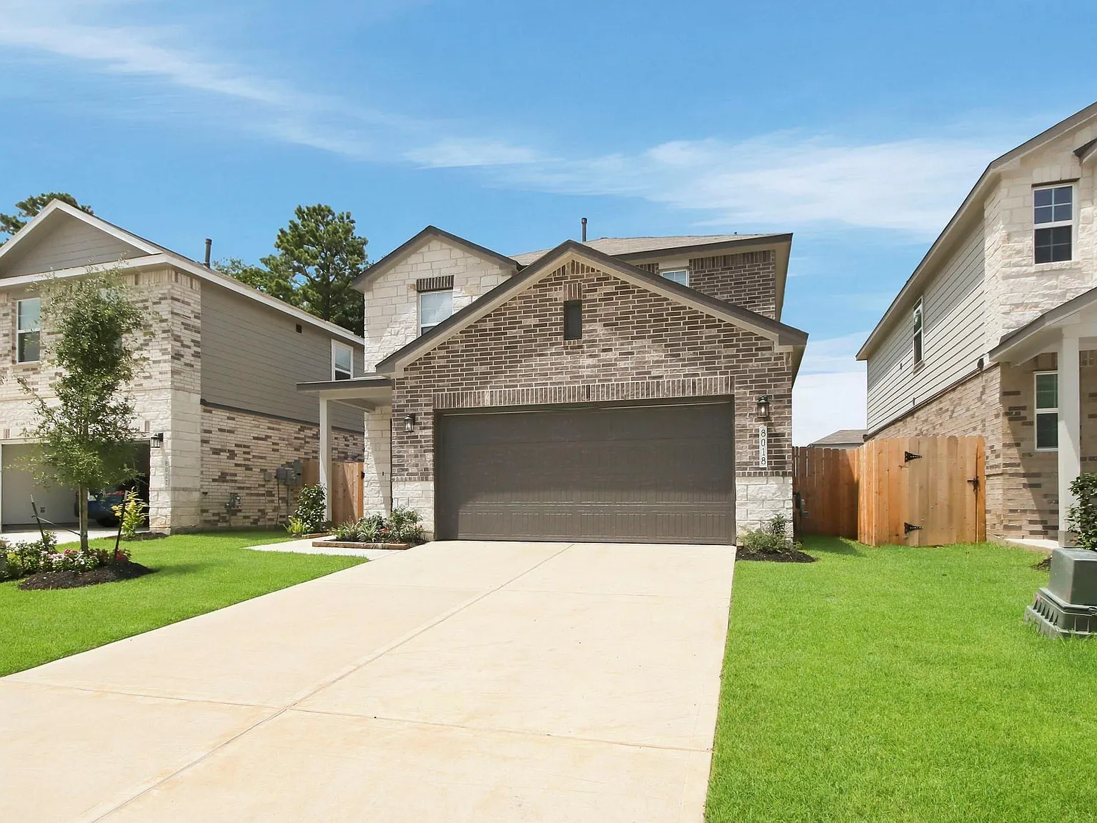 3 bed, 2.5 bath, 1678 sqft, $2,100 — Photo 2
