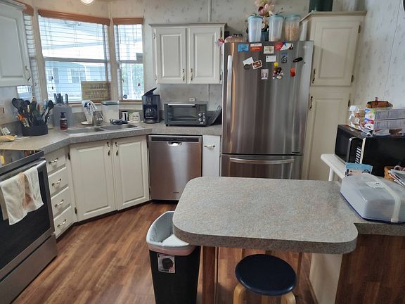 3rd image of 8105 Cedar Creek Dr