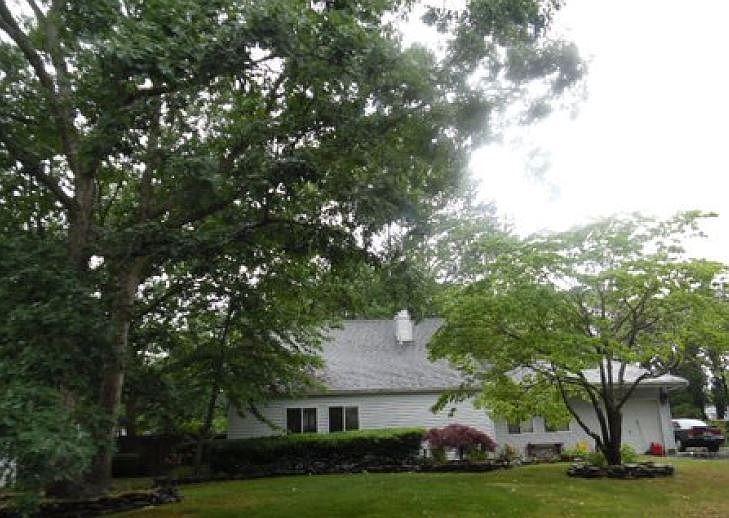 2nd image of 14 Silver Pine Dr