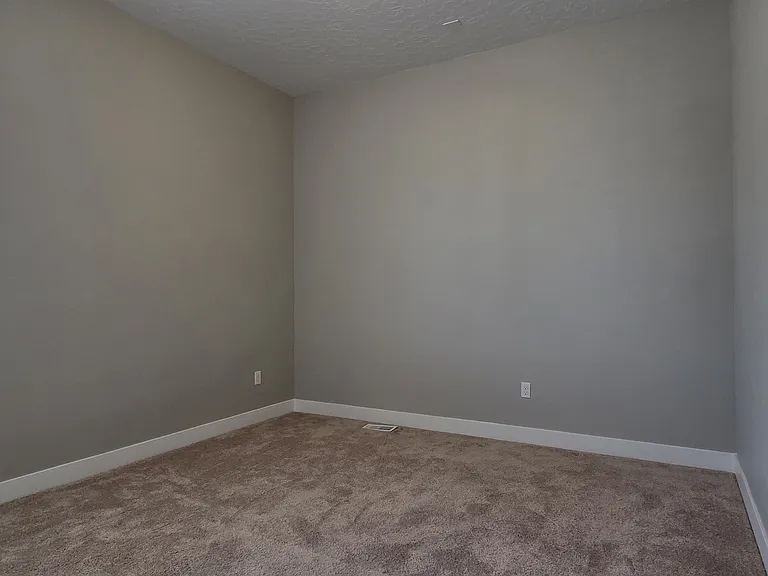 875 E 1400 S — Photo 20