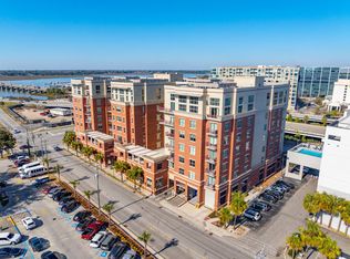 150 Bee St APT 712, Charleston, SC 29401