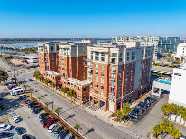 150 Bee St APT 712, Charleston, SC 29401