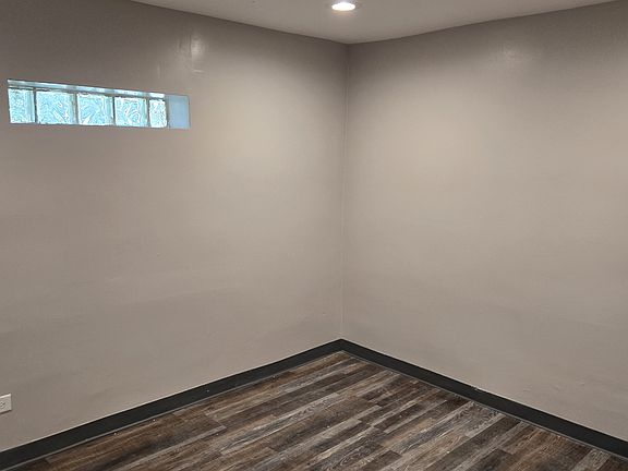 5th image of 1358 W 109th St