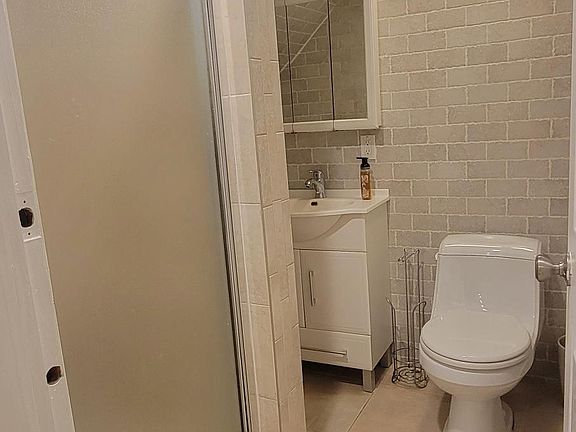 4th image of 480 Emerson Dr #B