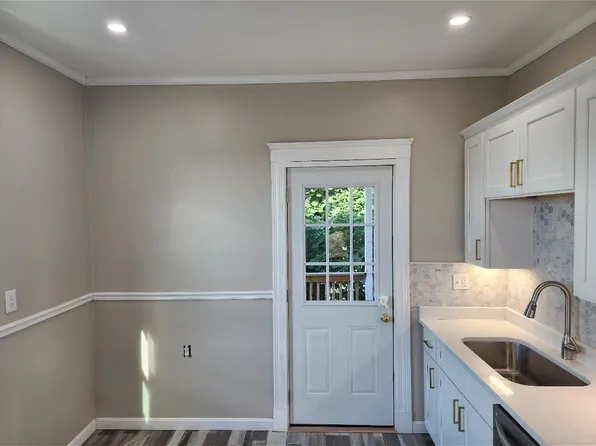 716 Columbia Rd APT 3L, Dorchester, MA 02125