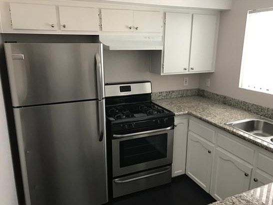 2nd image of 2218 W Court St