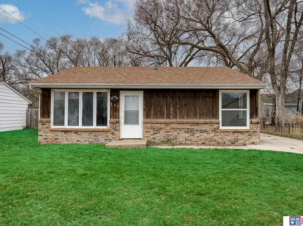 225 S L St, Fremont, NE 68025