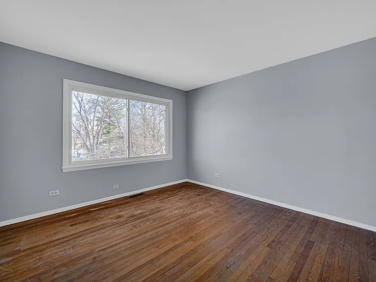 548 Regent Rd — Photo 6