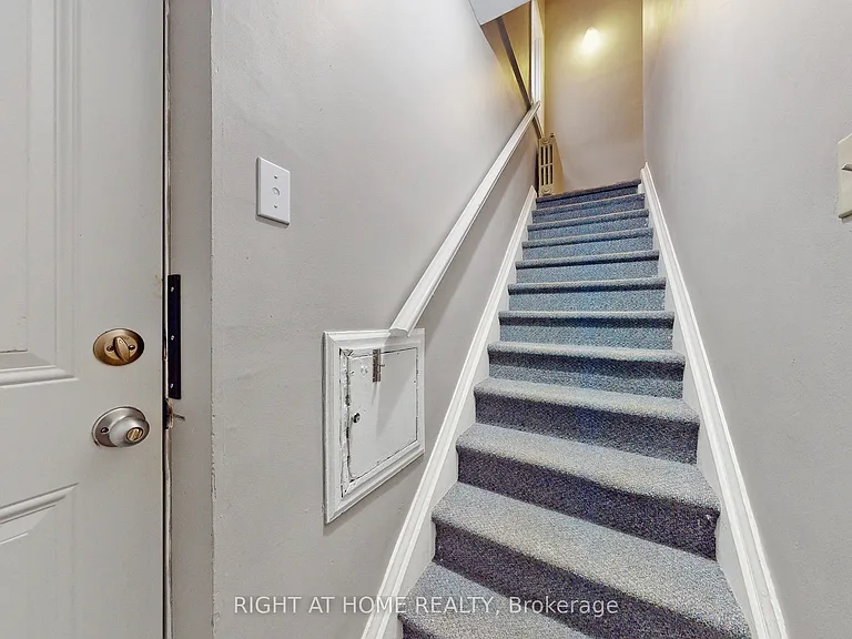 255 Lakeshore Rd E #A — Photo 33