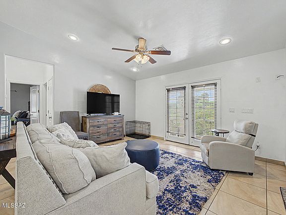 4th image of 769 E Calle Esplendor