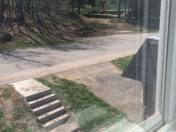 4th image of 702 Calverley Ave