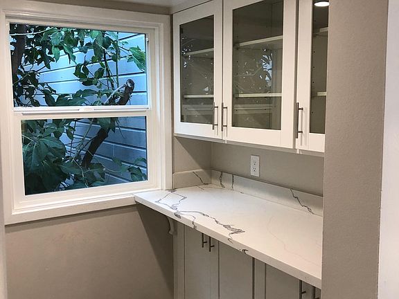 4th image of 2472A Greenwich St