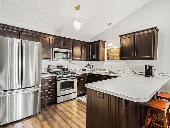 2nd image of 2866 Mounds View Blvd