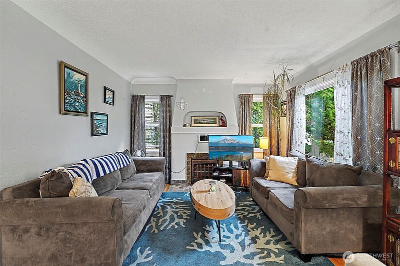 5th image of 1019 E 32nd Street