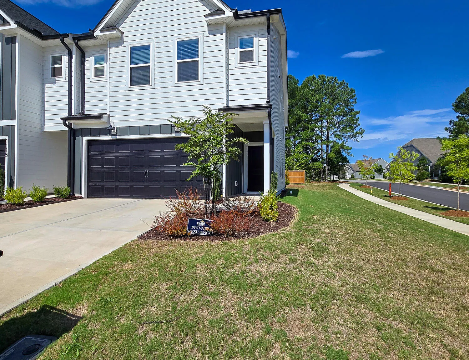 3 bed, 2.5 bath, 2060 sqft, $2,395 — Photo 1
