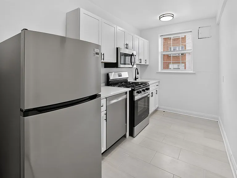 1441 Somerset Pl NW #202 — Photo 10