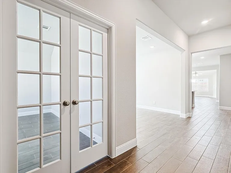405 Portina Dr — Photo 38