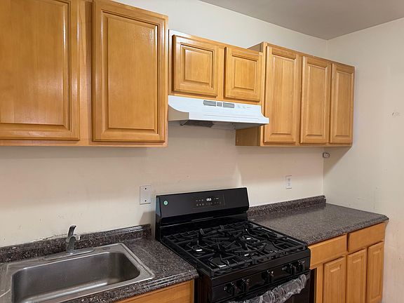 3rd image of 68 Condict St #2