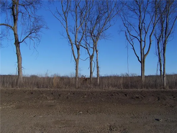 4 Jameson Rd, Oak Grove, MO 64075