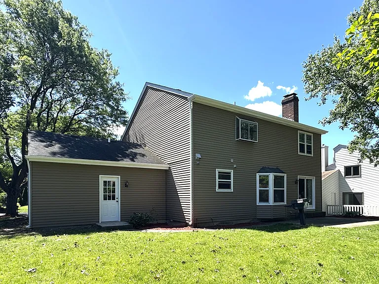 1217 Yorkshire Dr — Photo 26