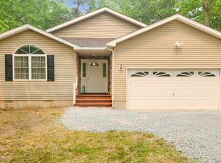 506 Galion Dr, Tamiment, PA 18371