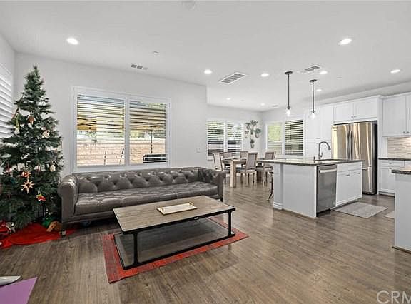 2nd image of 15777 Begonia Ave