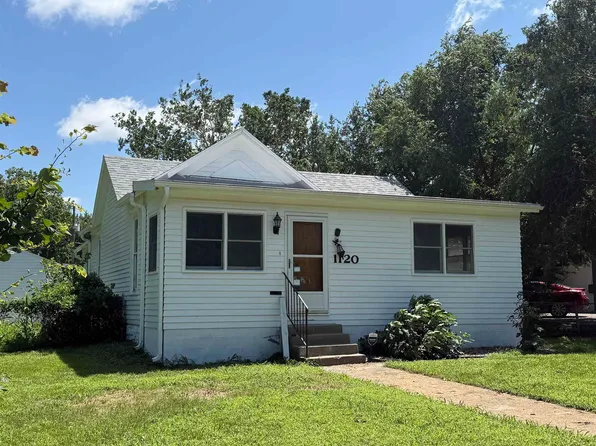 1120 SW Lane St, Topeka, KS 66604