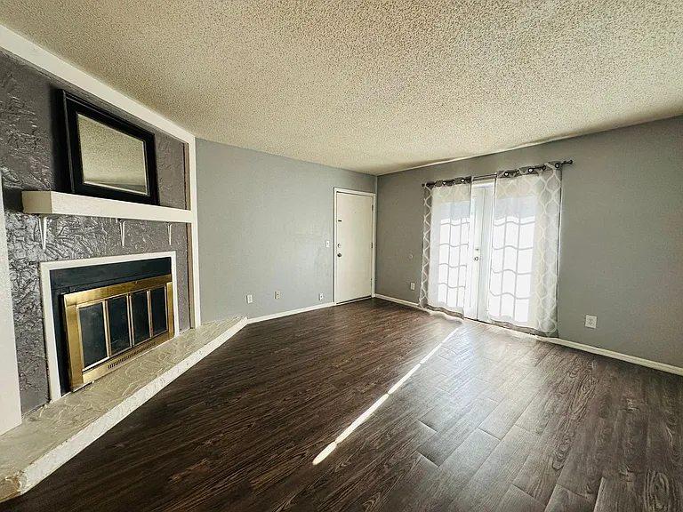 6034 Nw Expy #B — Photo 4