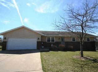 405 W Second St, Mackinaw, IL