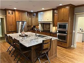 Custom-built home on 2 acres! — Photo 3