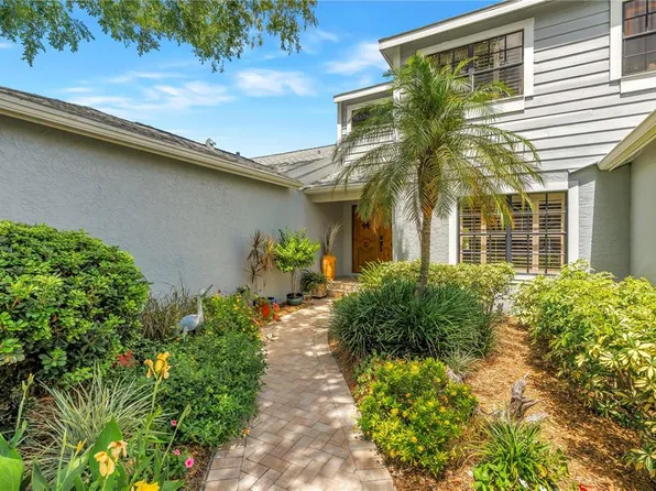 990 San Carlos Ct NE, Saint Petersburg, FL 33702