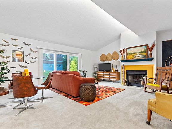3rd image of 2378 Seven Pines Dr