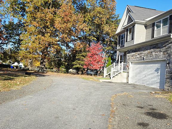 Long Driveway and additional drive way for 10 car parking