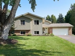 585 Bucher Ave, Shoreview, MN 55126