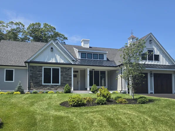 26 Country Club Lane, Mashpee, MA 02649