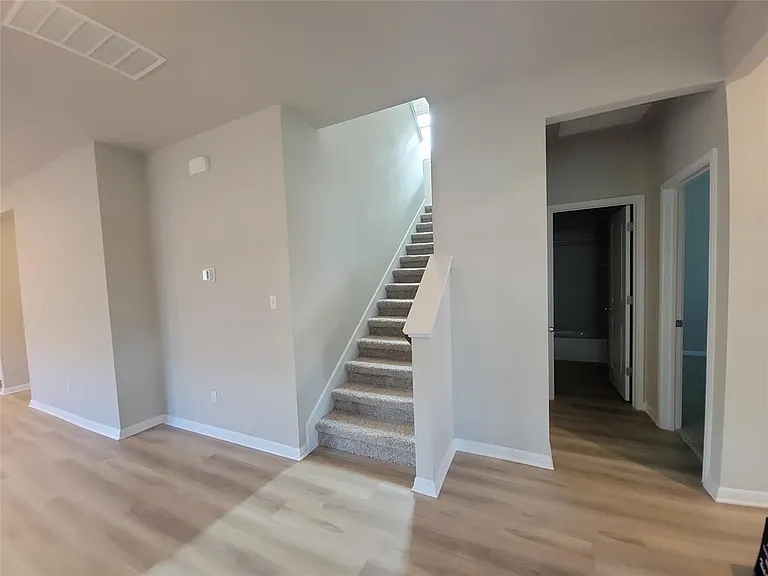 908 Main St — Photo 15