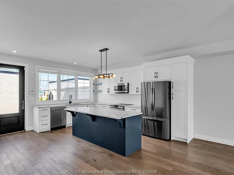 864 Park Ave W — Photo 11
