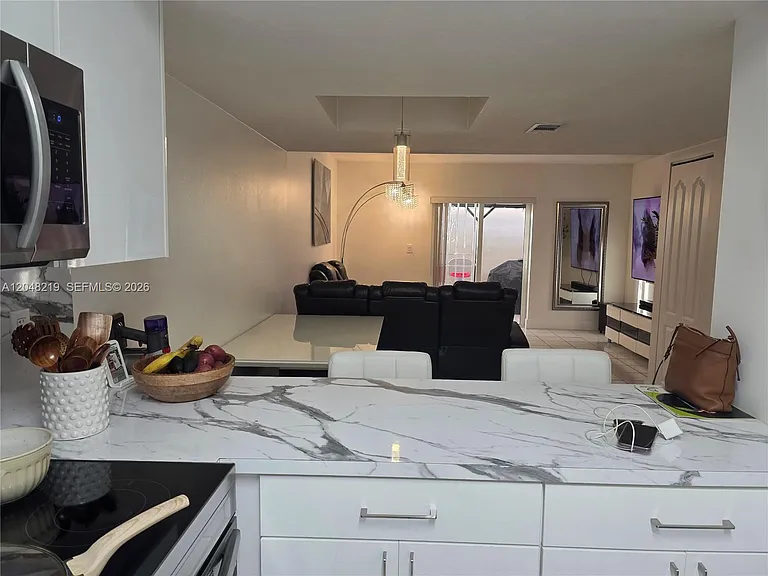 523 W 68th St #5 — Photo 5