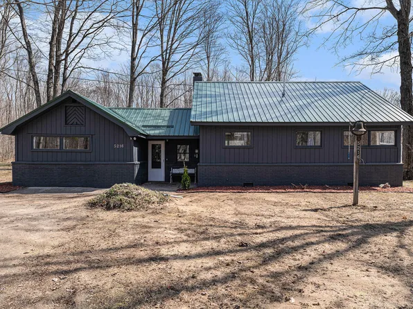 5216 E Shore Dr NE, Kalkaska, MI 49646